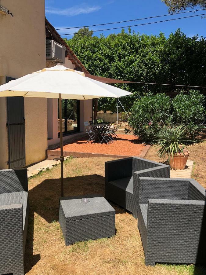 Villa Au Coeur De La Pinede De 1 A 4 Personnes Langlade Exterior foto